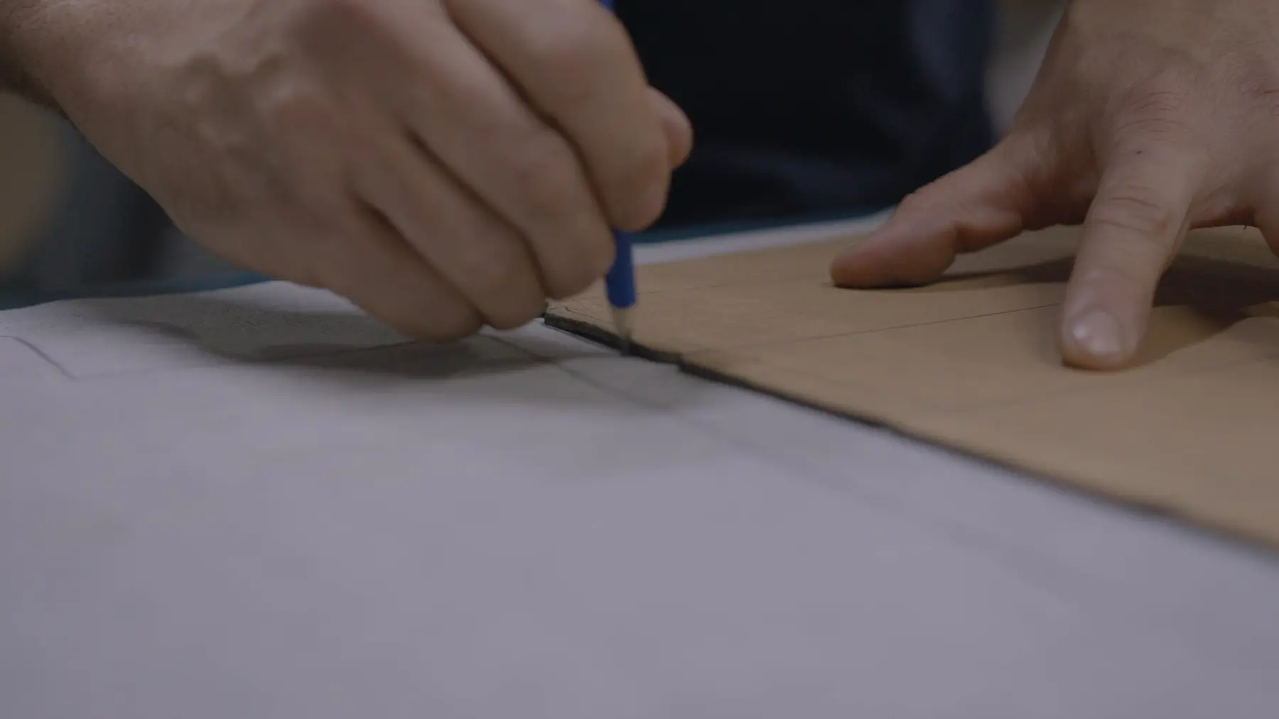 Trabalho de modelagem, costura e tapeçaria na Requalli
